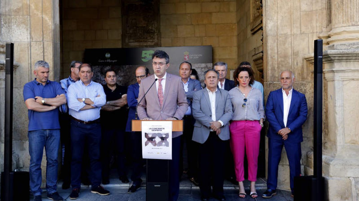 Homenaje de la Diputación de León al concejal asesinado. MARCIANO