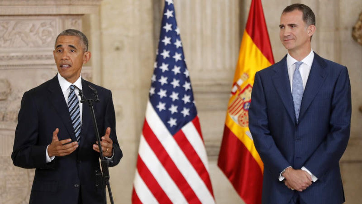 Barack Obama pronuncia unas palabras ante el rey de España en el Palacio Real. CHEMA MOYA