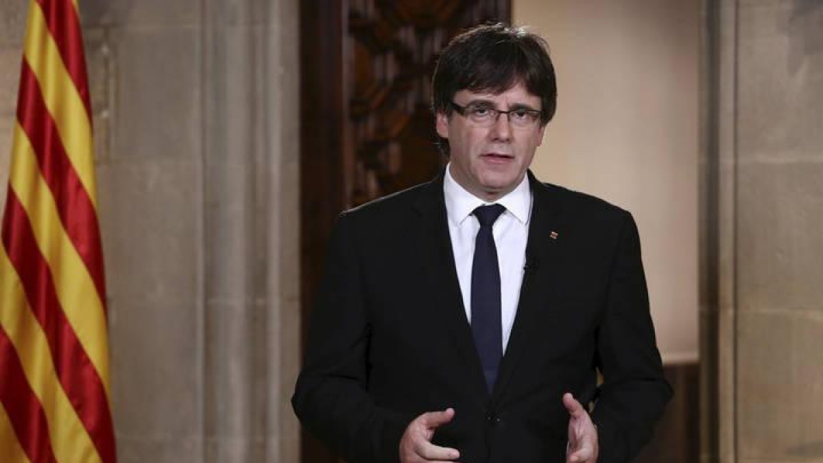 Puigdemont, durante la declaración institucional.