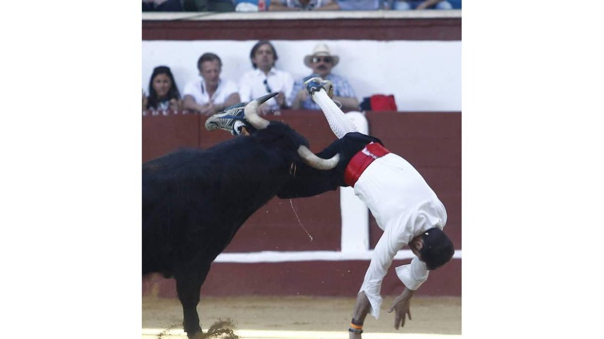 La cogida de Gonzalo Muñoz.