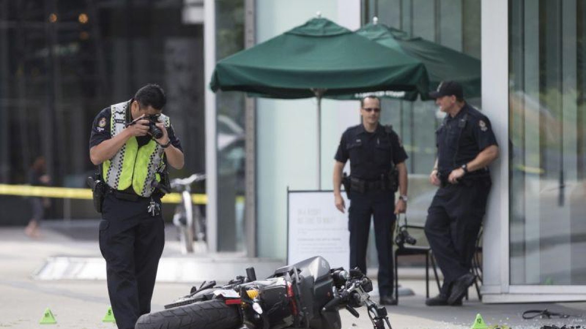 La policía de Vancouver fotografía el lugar donde la especialista de Deadpool 2 ha sufrido el accidente mortal.