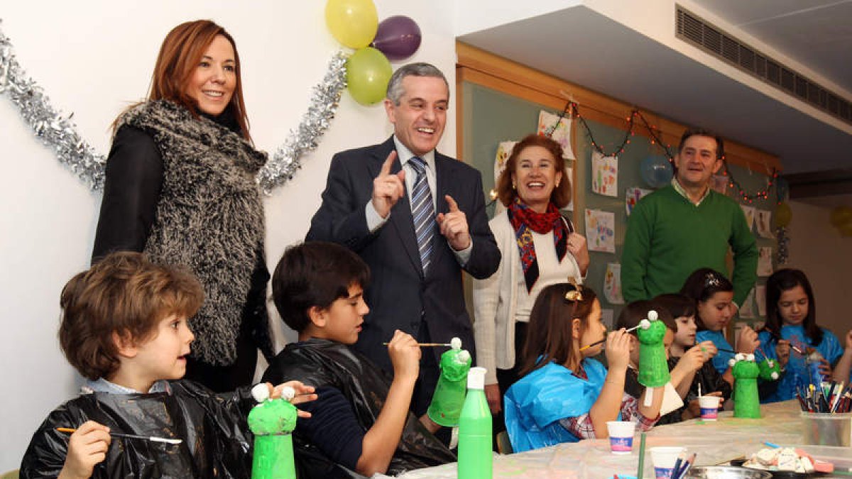 Emilio Gutiérrez, Casais y Montserrat Gutiérrez, en el acto de ayer.