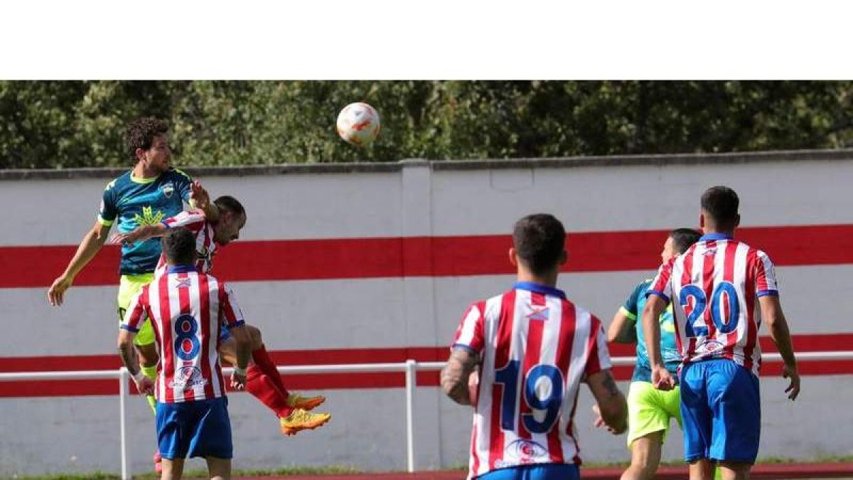 El Atlético Bembibre no pudo apuntarse los tres puntos. AFB