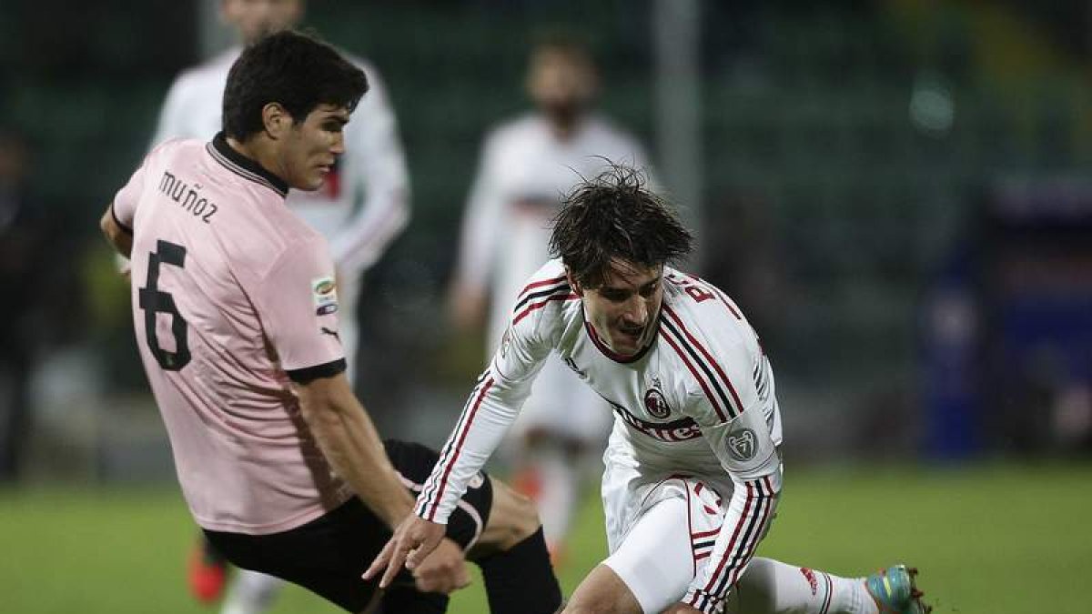 Bojan Krkic, a la derecha, abrió su cuenta goleadora con el Milan en la Liga italiana.
