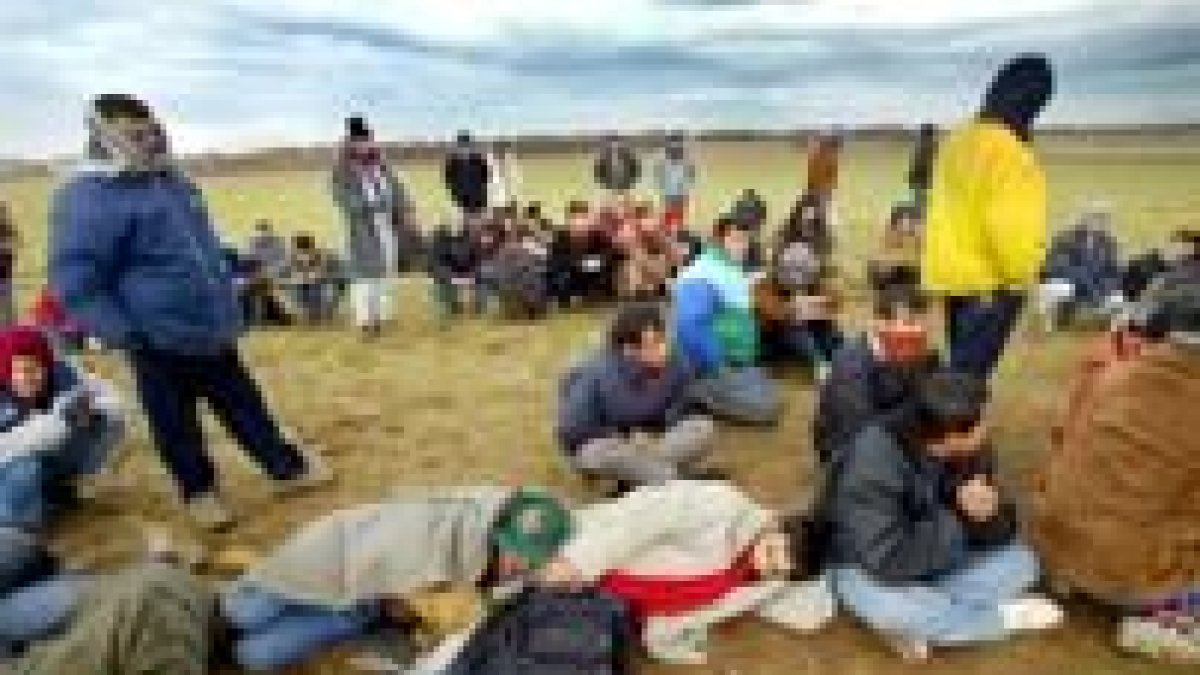 Inmigrantes de varios países esperan en Francia encontrar asilo en Gran Bretaña