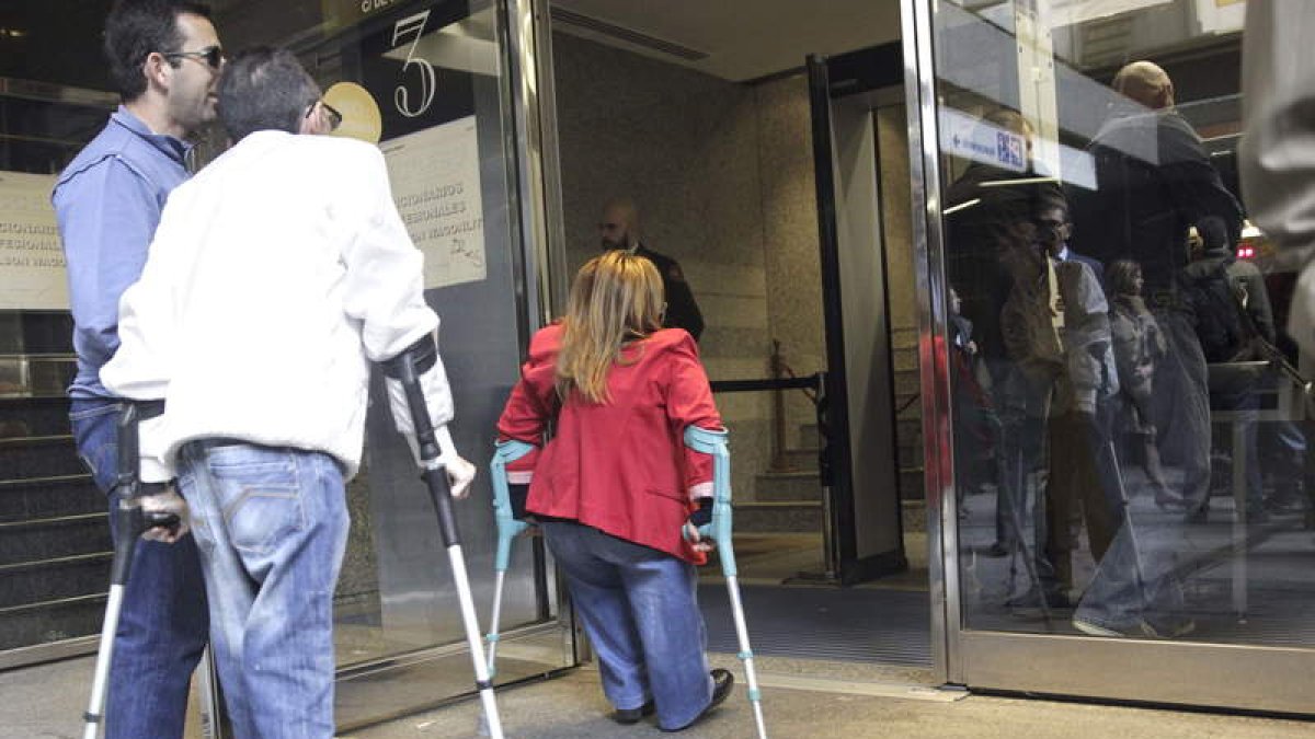 Las víctimas aguardan una solución al caso desde hace décadas.