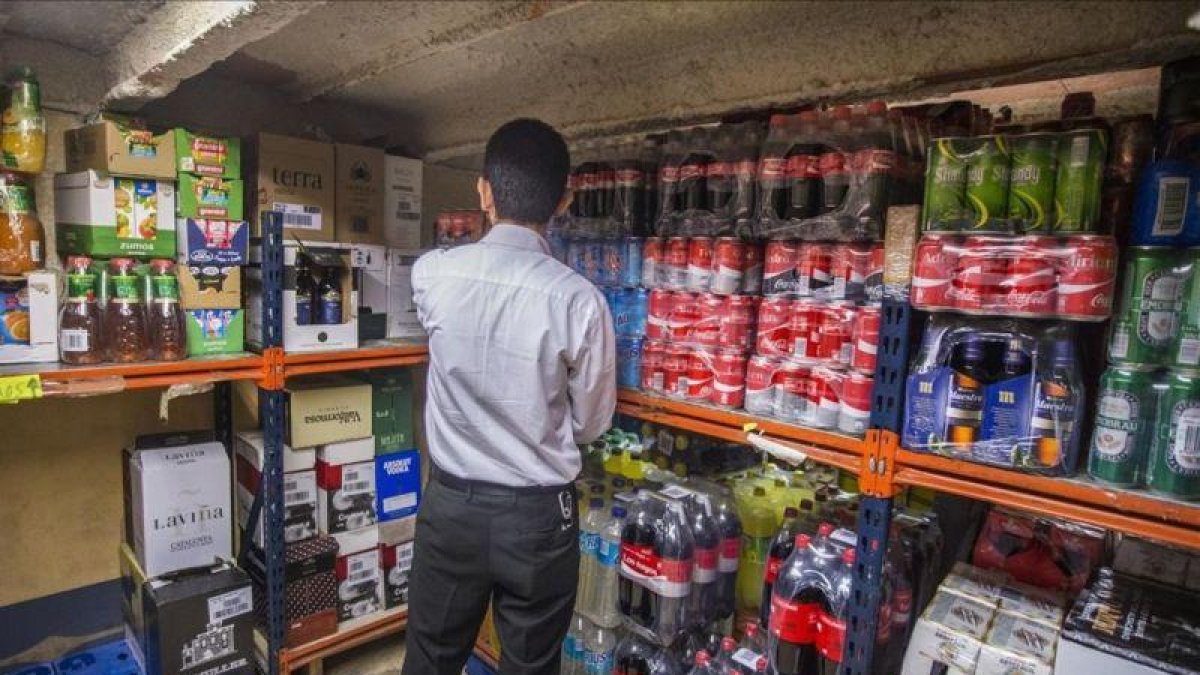 Bebidas azucaradas en un supermercado.