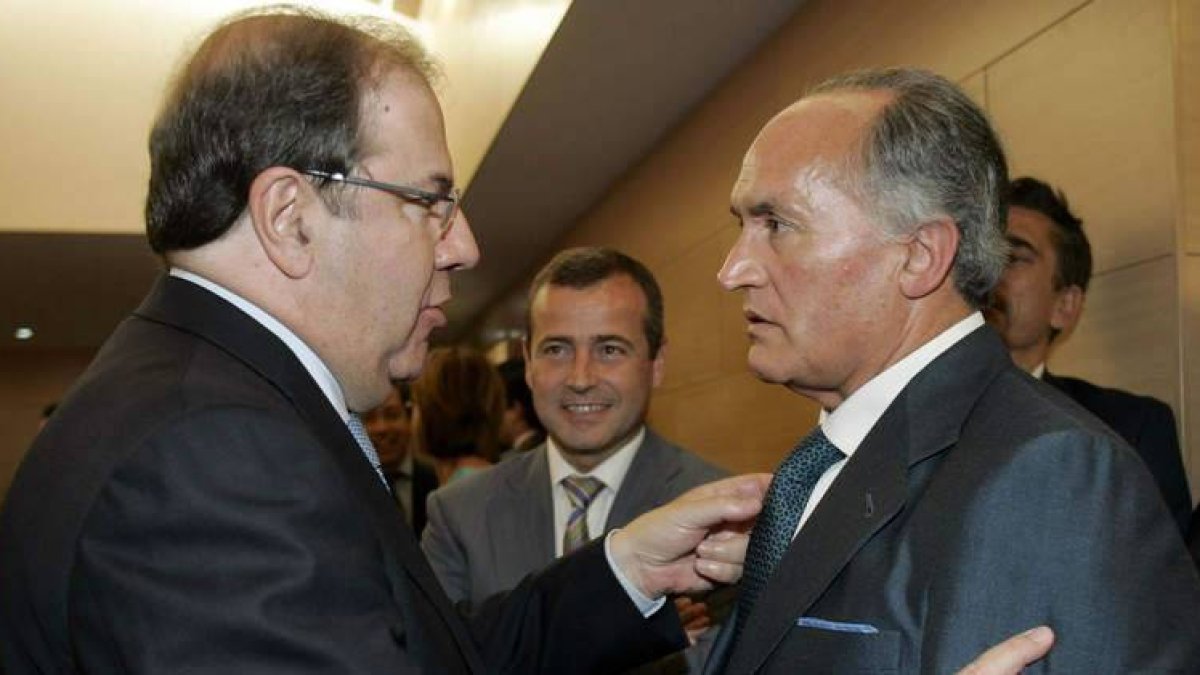 Juan Vicente Herrera con el presidente de Caja España-Duero, Evaristo del Canto.