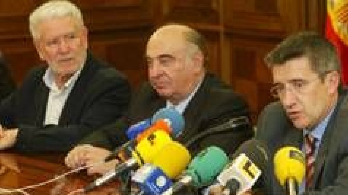 Rafael Sotorrío, Manuel Lamelas y Francisco Fernández durante la presentación de este proyecto