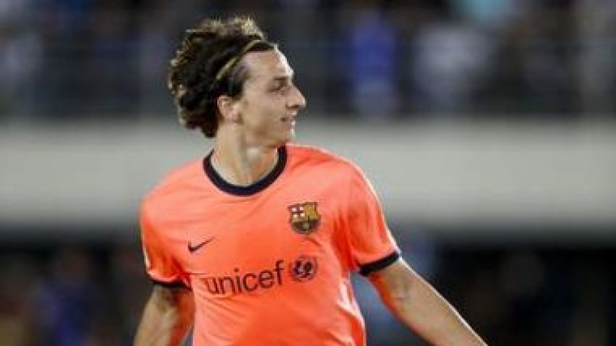Ibrahimovic celebra su gol, el segundo tanto de su equipo ante del Xerez.