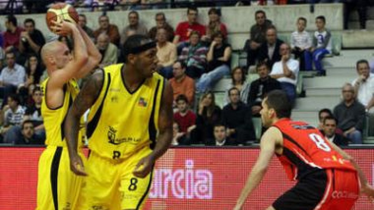 Seawright jugará el viernes por primera vez frente a sus ex compañeros del Tarragona 2017.
