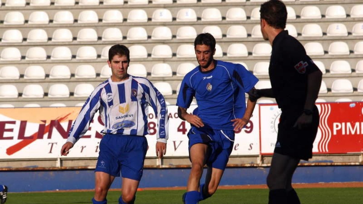 Gil Vidal y Rubén Vega, durante un Deportiva-Deportiva B en el verano del año 2006.