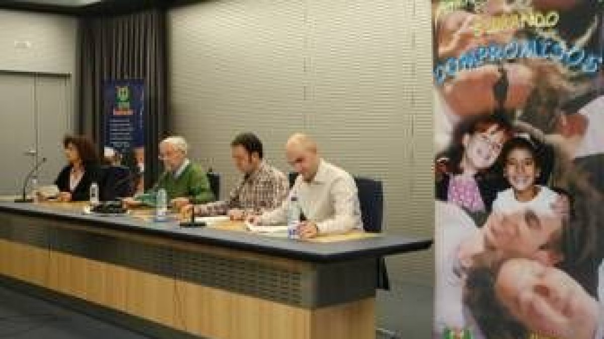 La concejala Teresa Gutiérrez, Enrique Martínez Reguera, Felipe Franco y Santiago González