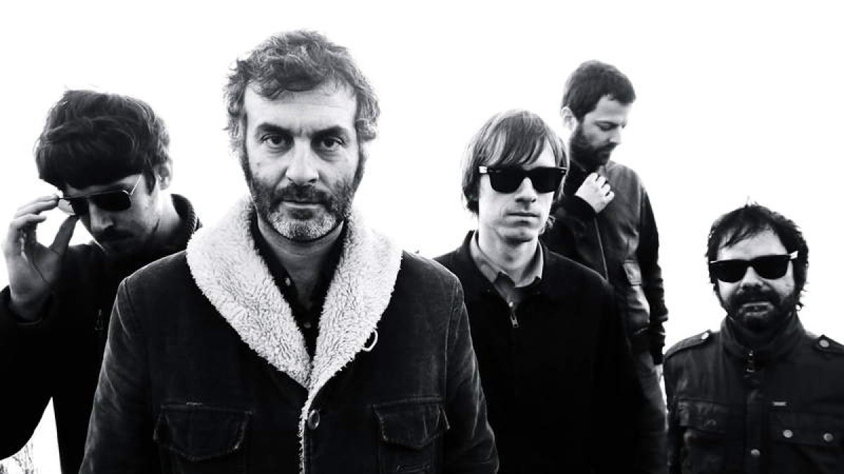Los integrantes de La Habitación Roja y de Triángulo de Amor Bizarro, bandas que llegan a León en un gran momento de forma.