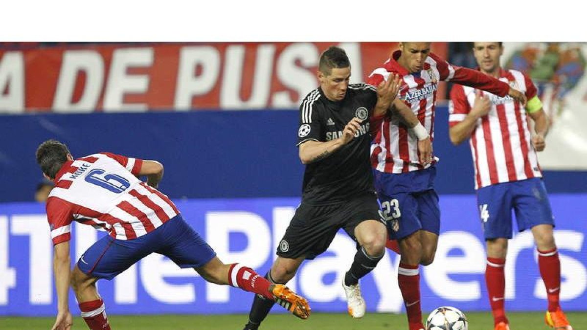 Fernando Torres regresó al Calderón. El ex atlético fue ovacionado pero ya en el partido su presencia ofensiva en el Chelsea fue escasa.