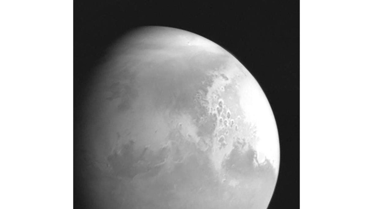 Imagen de Marte enviada por la sonda china. EFE