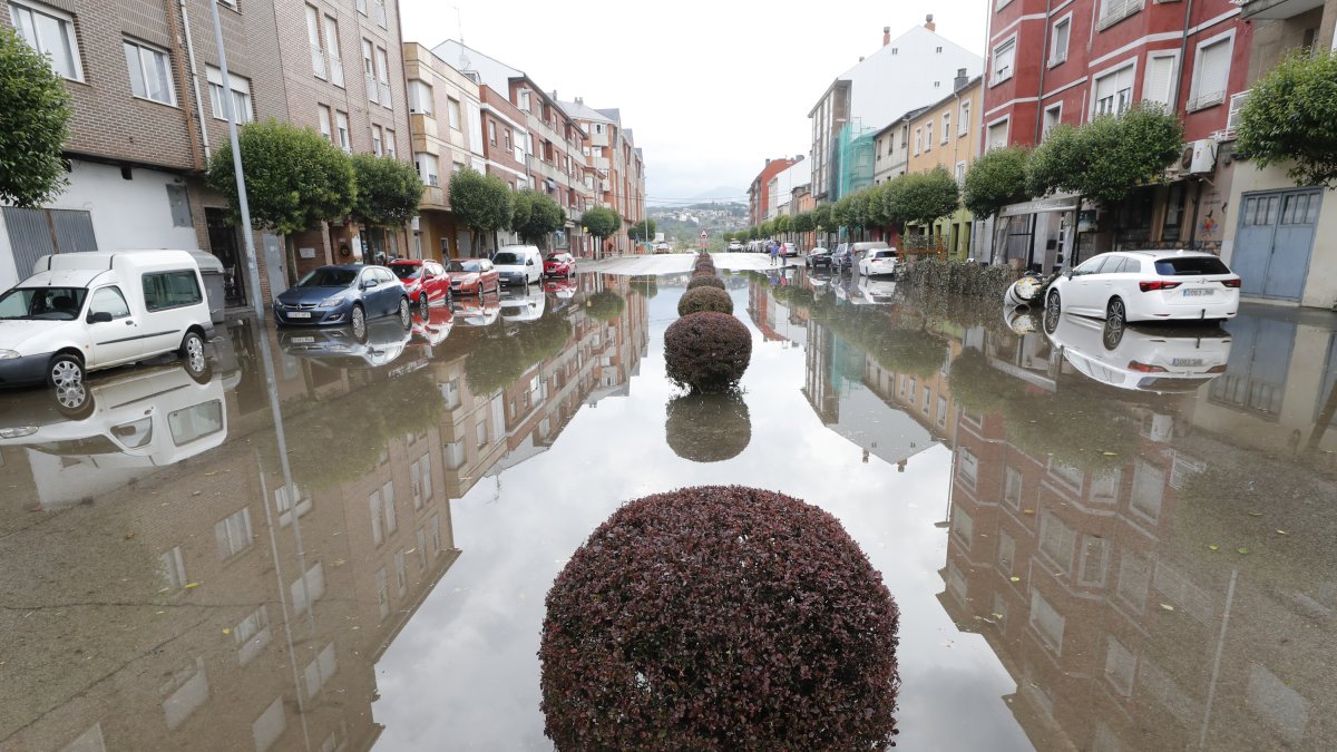 La lluvia cayó con fuerza durante media hora y provocó problemas en varios puntos de la ciudad