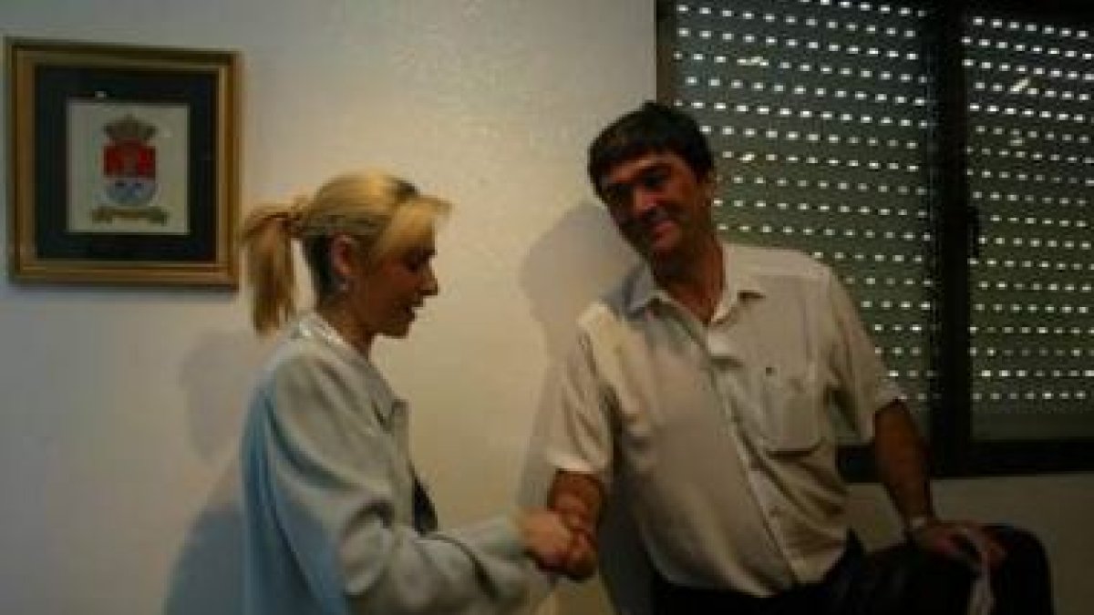 María José Estrada, ex alcaldesa, y el futuro alcalde de Torre, en una imagen de archivo