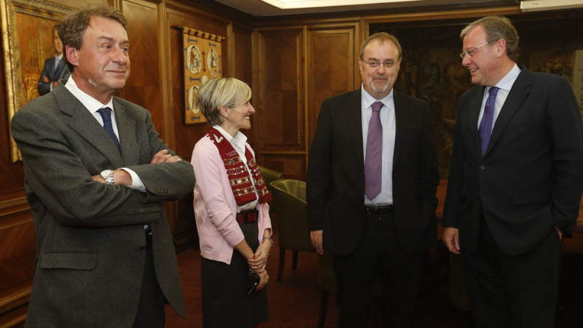 Javier García-Prieto, edil de Educación, Ana Franco, Urbanismo, Rey y Silván, ayer tras la cita. RAMIRO
