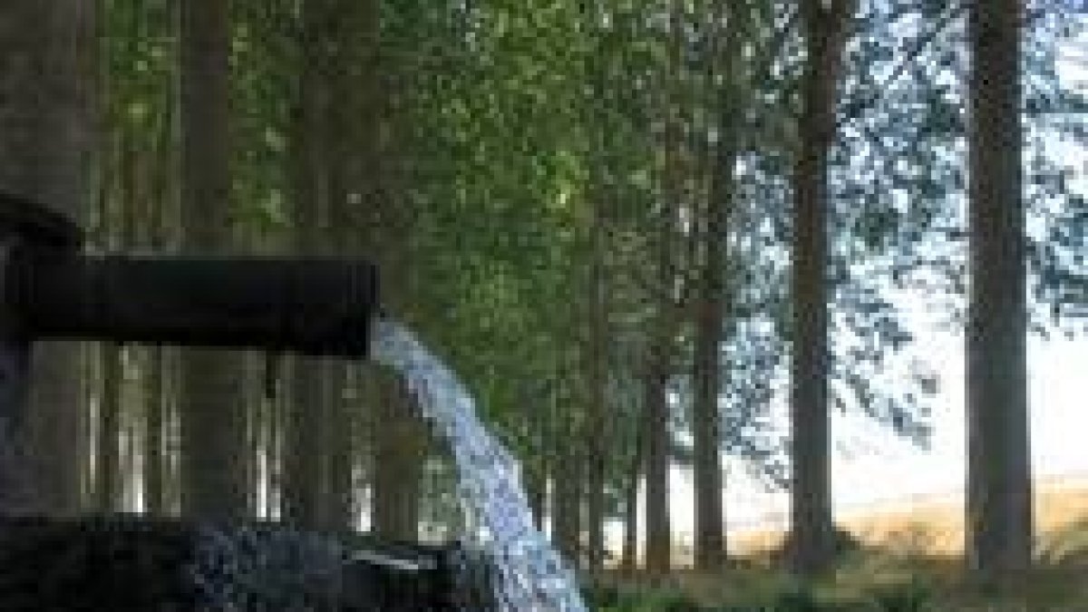 El agua del manantial Luengo se embotellará para su posterior comercialización