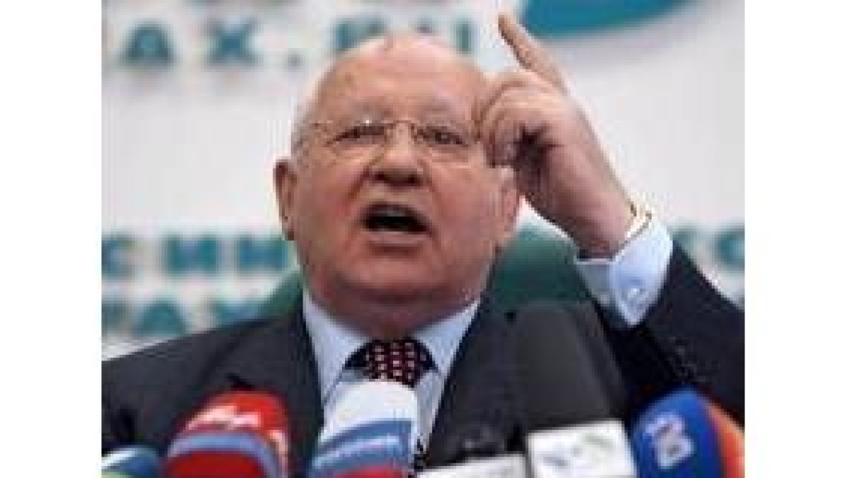 Gorbachov dice que la situación entre ambos países es anormal