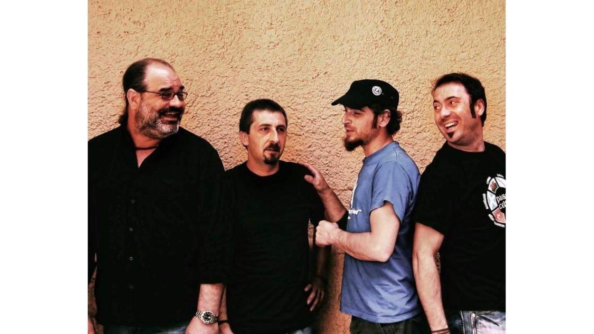 Integrantes del grupo folk ponferradino.