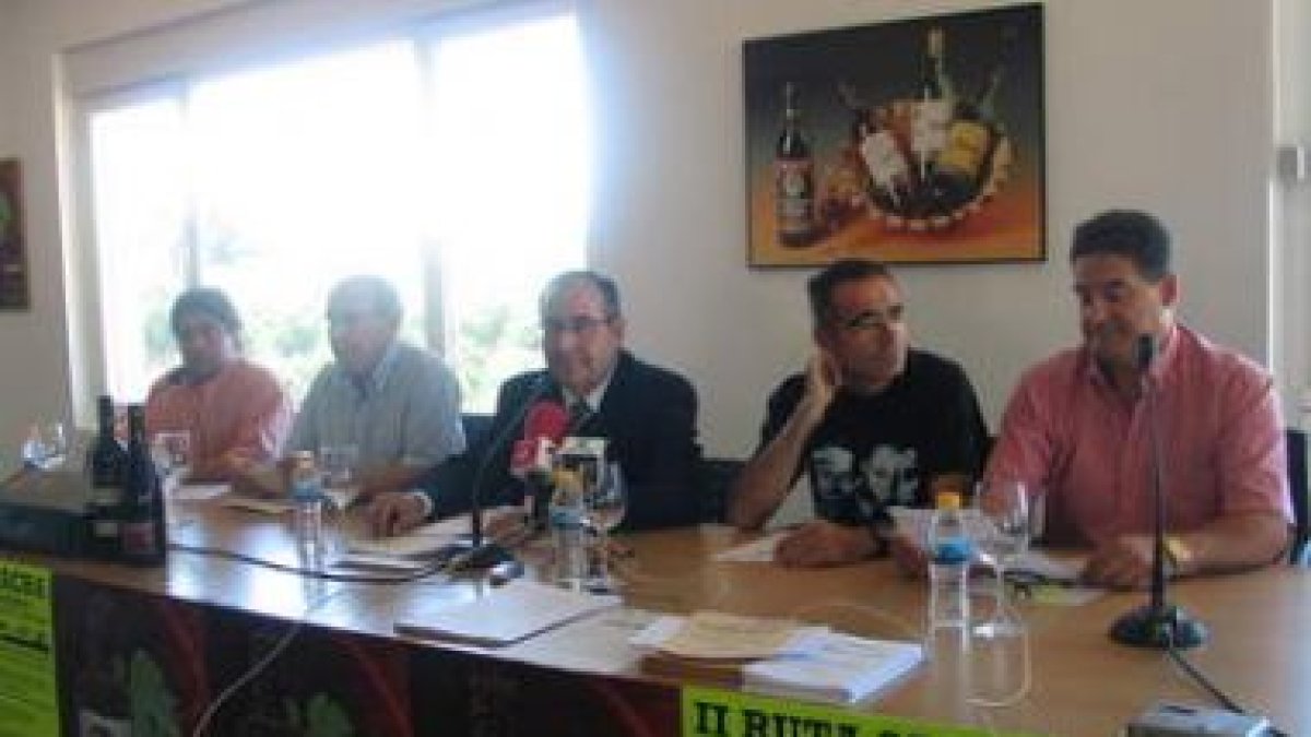 Los representantes de la cooperativa, durante la presentación de la Fiesta de la Vendimia.