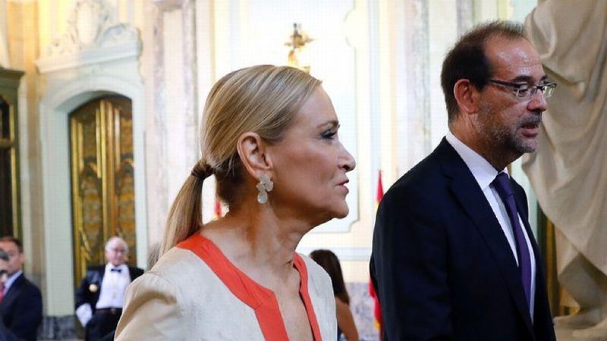 La presidenta de la Comunidad de Madrid, Cristina Cifuentes, a su llegada hoy al salón de Plenos del Tribunal Supremo para asistir a la solemne sesión de apertura del año judicial.