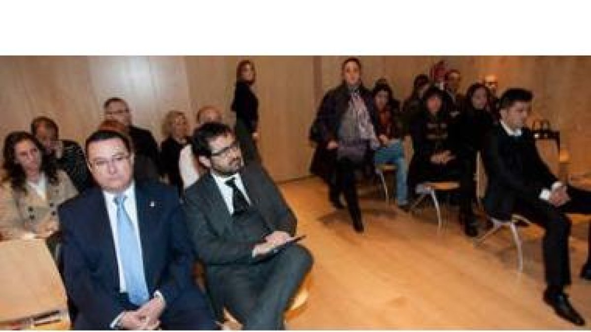 José Luis Tamargo, a la izquierda, junto a su abogado Javier Hervás en el juicio celebrado en Avilés