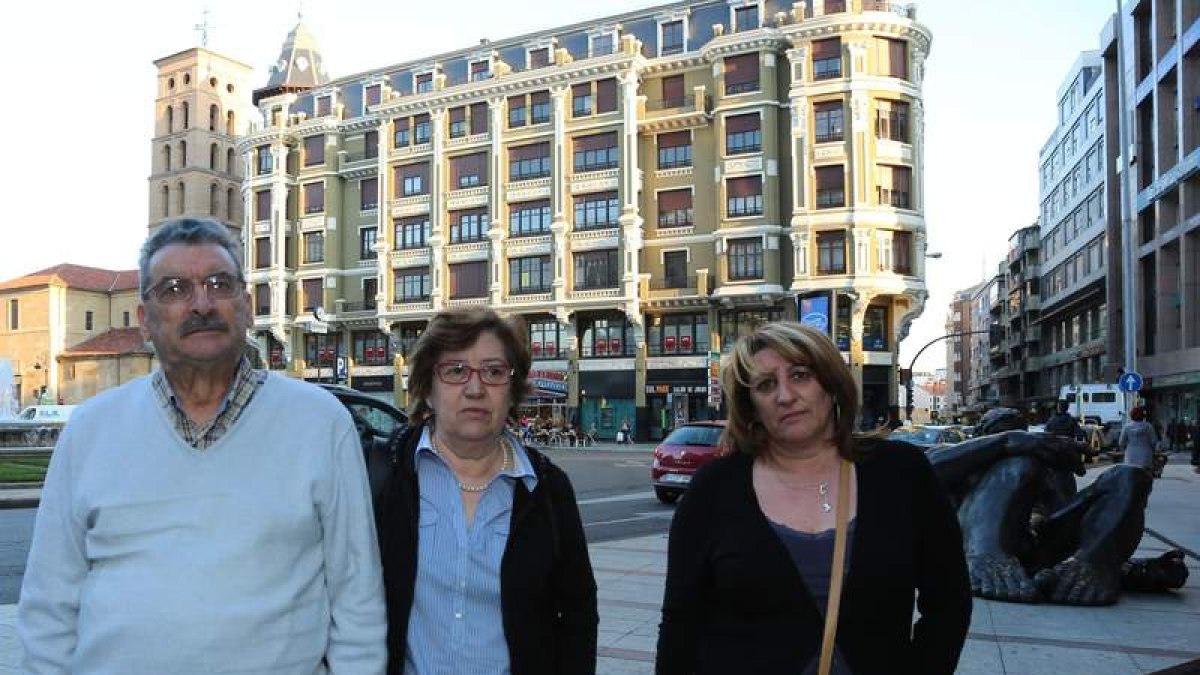 Alfonso Padierna, Pilar Mota y Flor Padierna.