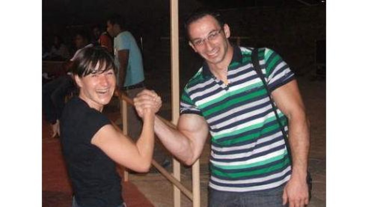 Mely con el campeón mundial hombres 78 kilos, Andria Joseph.