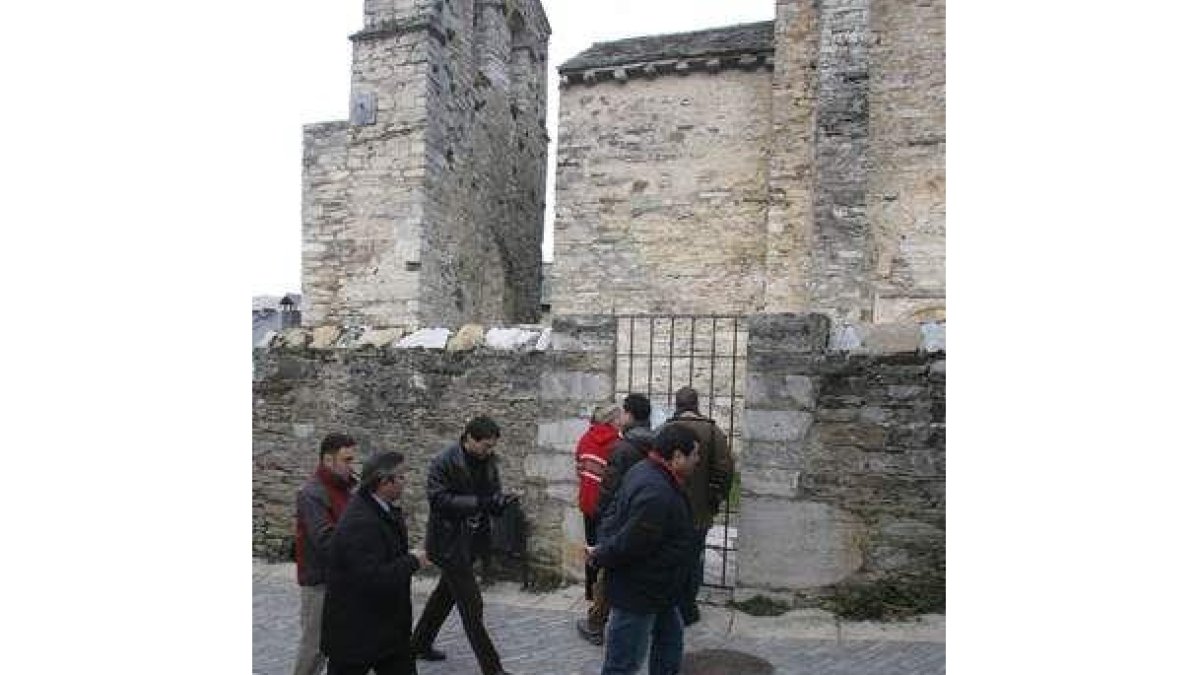 La reparación en la iglesia de Santiago en Peñalba comenzó el sábado
