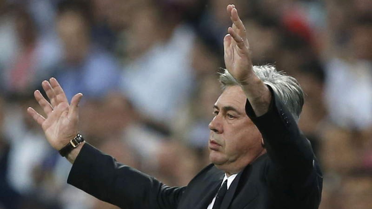 Las dudas sobre Ancelotti crecen después de la derrota y el planteamiento ante el Barça.