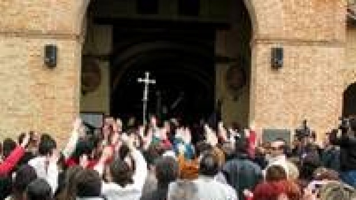 Momento en el que se produjeron los desórdenes en la procesión de Viernes Santo de Sahagún