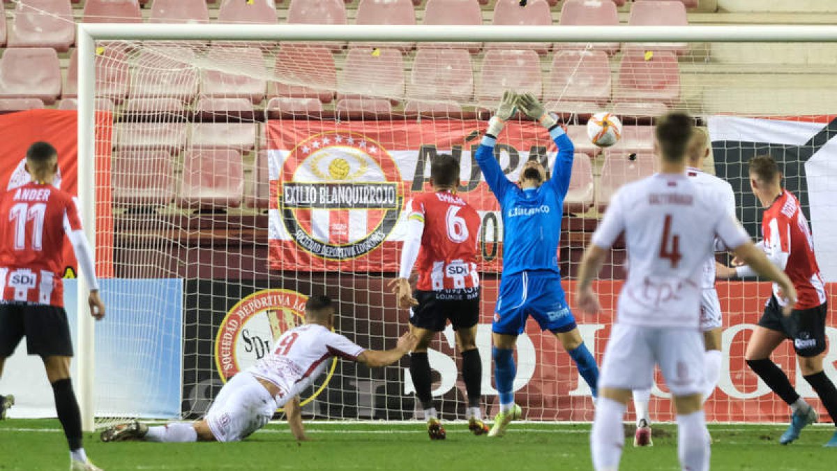 Ander Vitoria envió al fondo de la red del equipo riojano un centro lateral efectuado de forma magistral por Aarón Piñán en el lanzamiento de un libre directo. FERNANDO/LOF