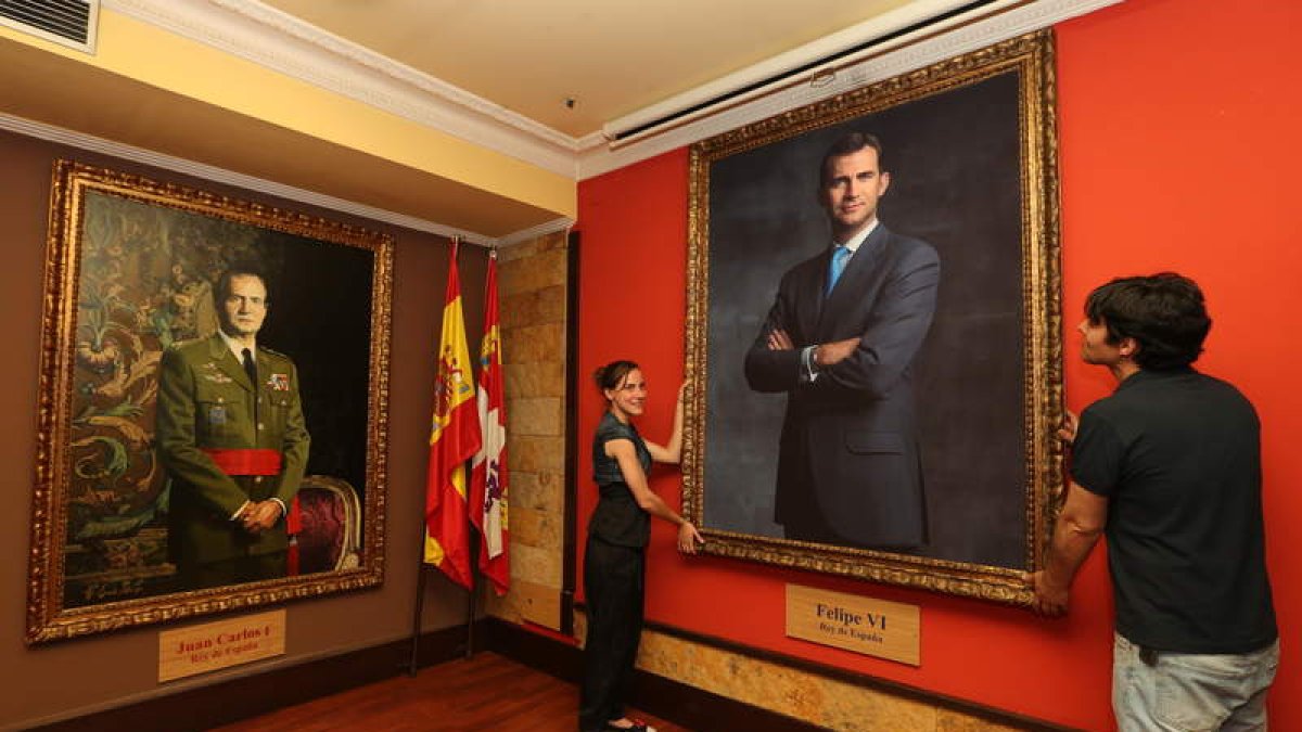 El retrato de Felipe VI ya ocupa el lugar de privilegio del establecimiento.