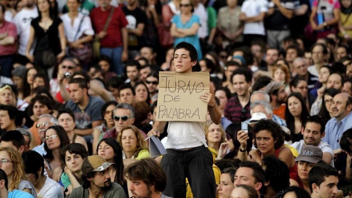 Fotografía del movimiento 15-M acampado en la Puerta del Sol en mayo del 2011