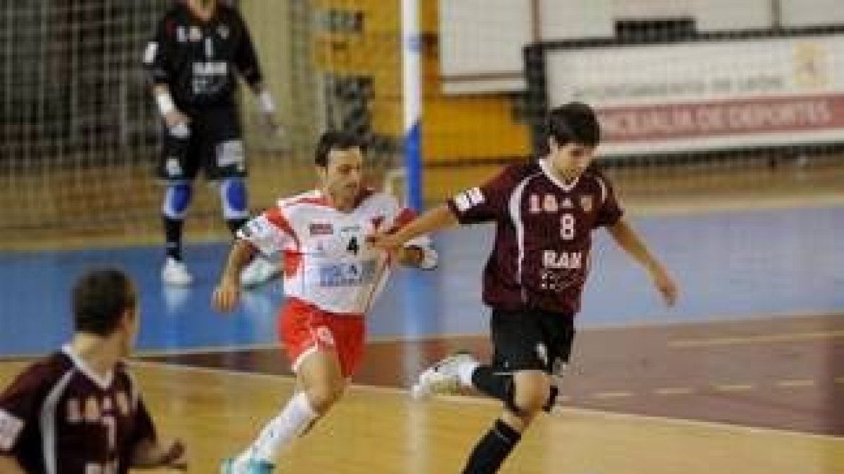 El equipo leonés quiere poner fin a una racha de cuatro derrotas consecutivas en tierras lucenses
