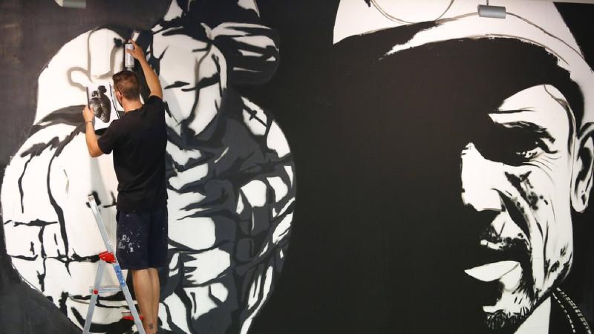 Preparativos de la exposición ‘Del carbón al grafiti’ en el Museo de la Siderurgia y la Minería de Castilla y León ubicado en Sabero.