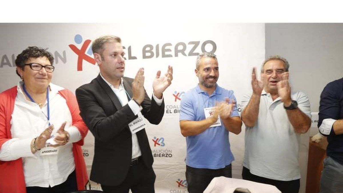 Alonso, anoche, dando las gracias a los que han participado en la campaña. DE LA MATA