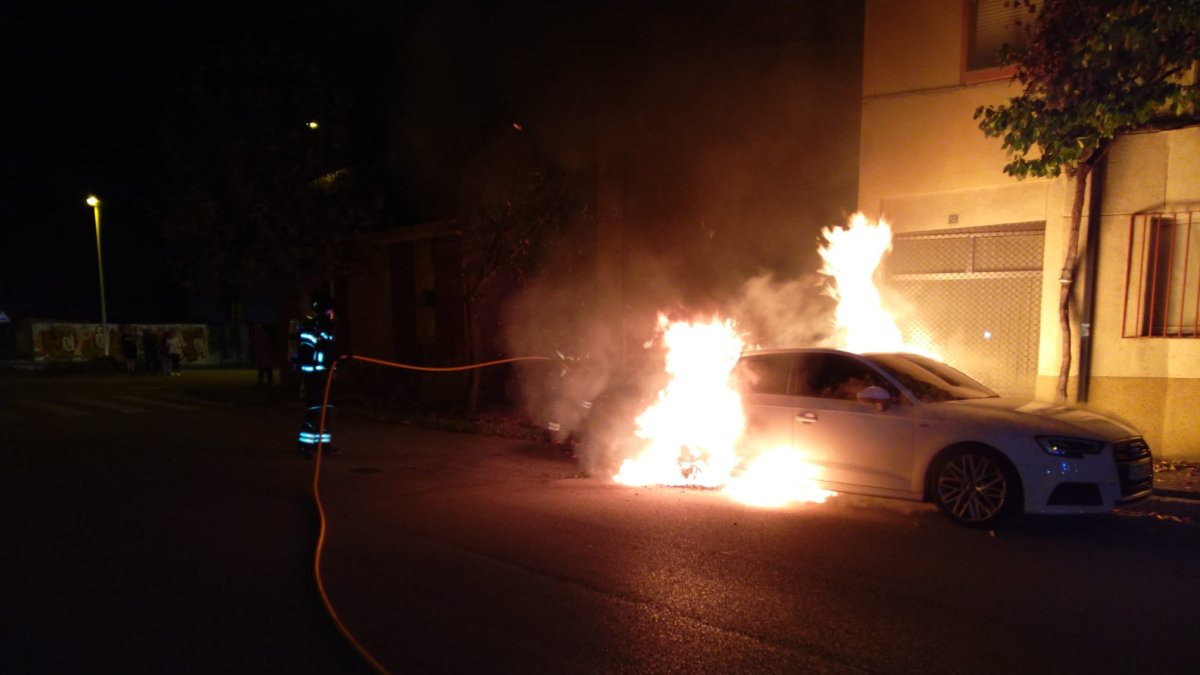 fuego en un turismo en ponferrada