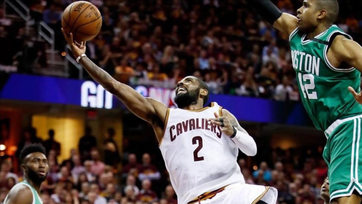 Kyrie Irving alcanzó su máxima anotación de siempre en los play-offs de la NBA con 42 puntos.
