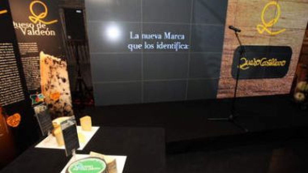 Uno de los expositores de la presentación de la marca Queso Castellano en Madrid, el pasado miércole