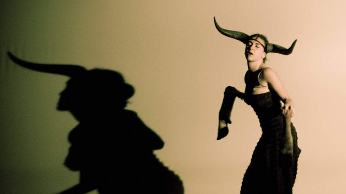Mónica Cofiño presentará este martes ‘Texto y danza para vacas’, la primera de las cuatro performances que acoge el Musac.