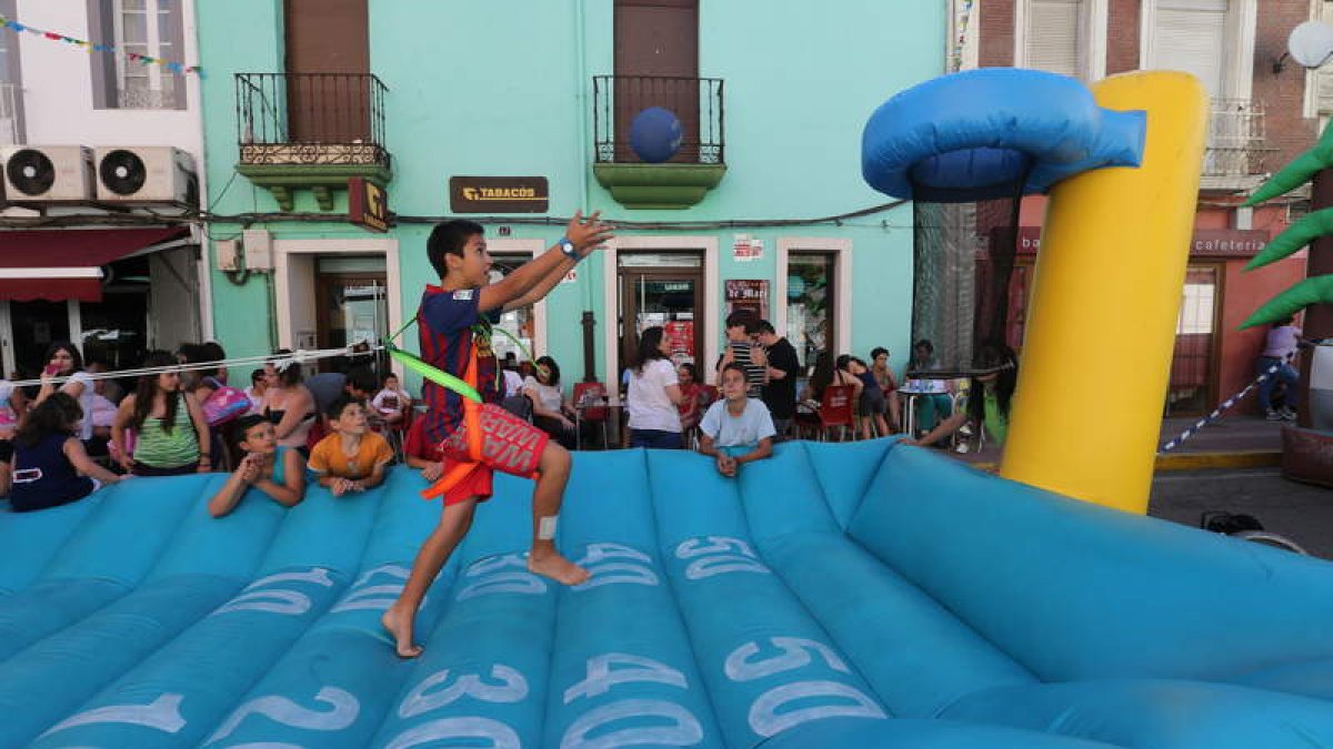 Grandes y pequeños disfrutarán con los hinchables.