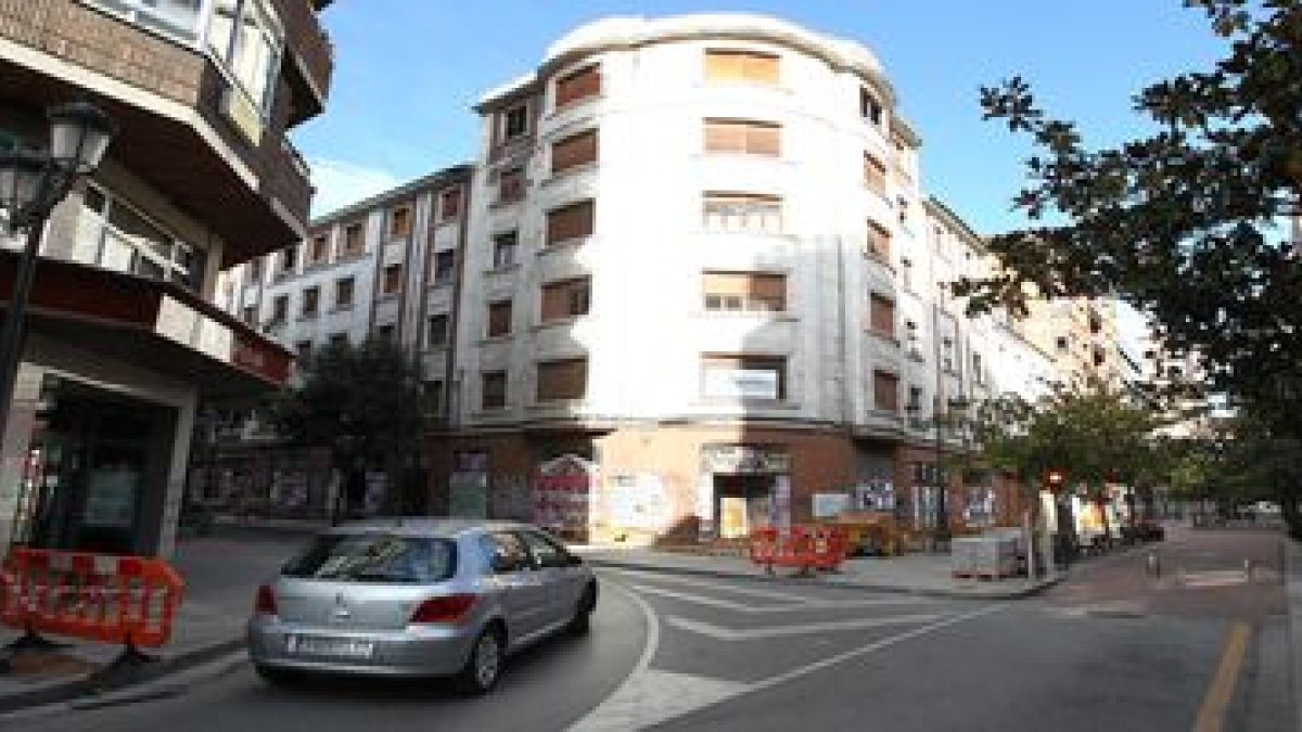 El edificio de los hermanos Barcia se encuentra en pleno centro de Ponferrada
