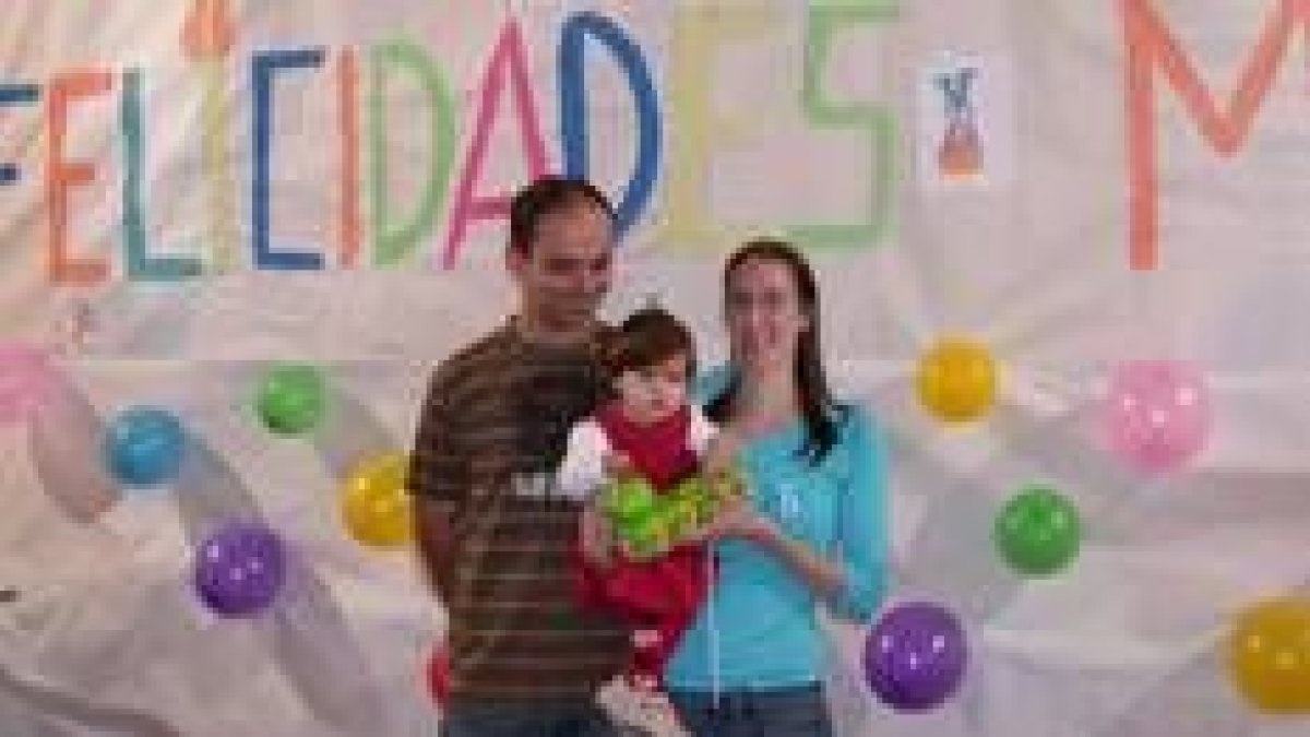 María acompañada de sus padres en una fecha tan especial