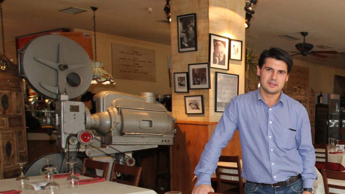 Francisco Carrera es el dueño del restaurante Casablanca que ha renovado sus propuestas gastronómicas.