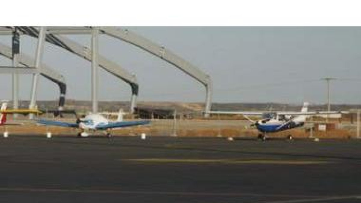 Dos de las avionetas que participaron el año pasado en el Raid Aéreo del Noroeste Ibérico.