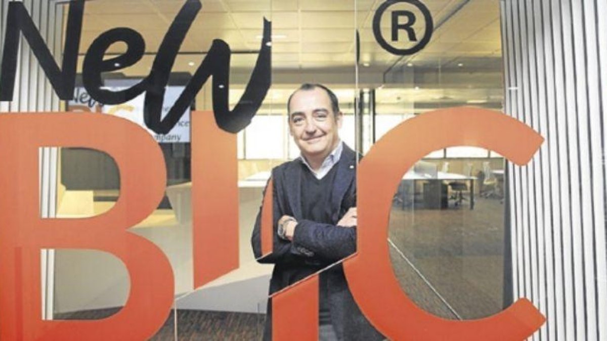 El director general de NewBIC, José Ignacio Goñi, en las nuevas oficinas de la empresa, en el edificio El Trovador.